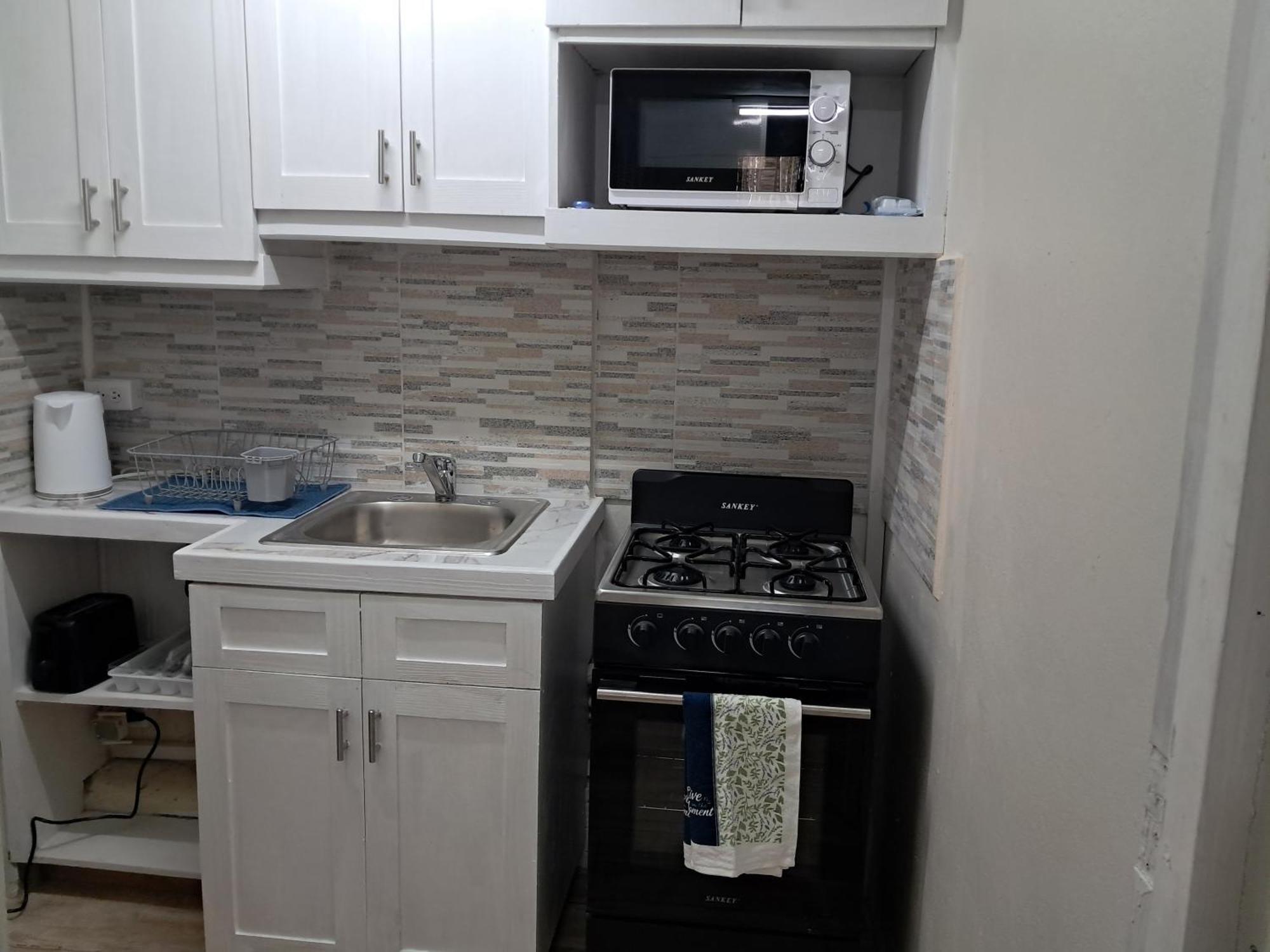 Michand Guest Apartments- Cozy One Or Two Bedroom- 5 Walk Minutes From Airport 10 Mins Drive To Oistins Or Beach Christchurch Exterior foto